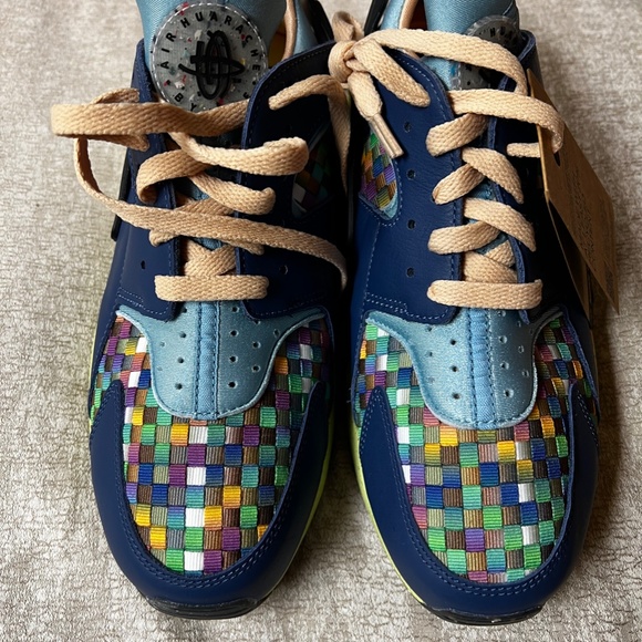 BRAND NEW NIKE AIR HUARACHE - Picture 2 of 3